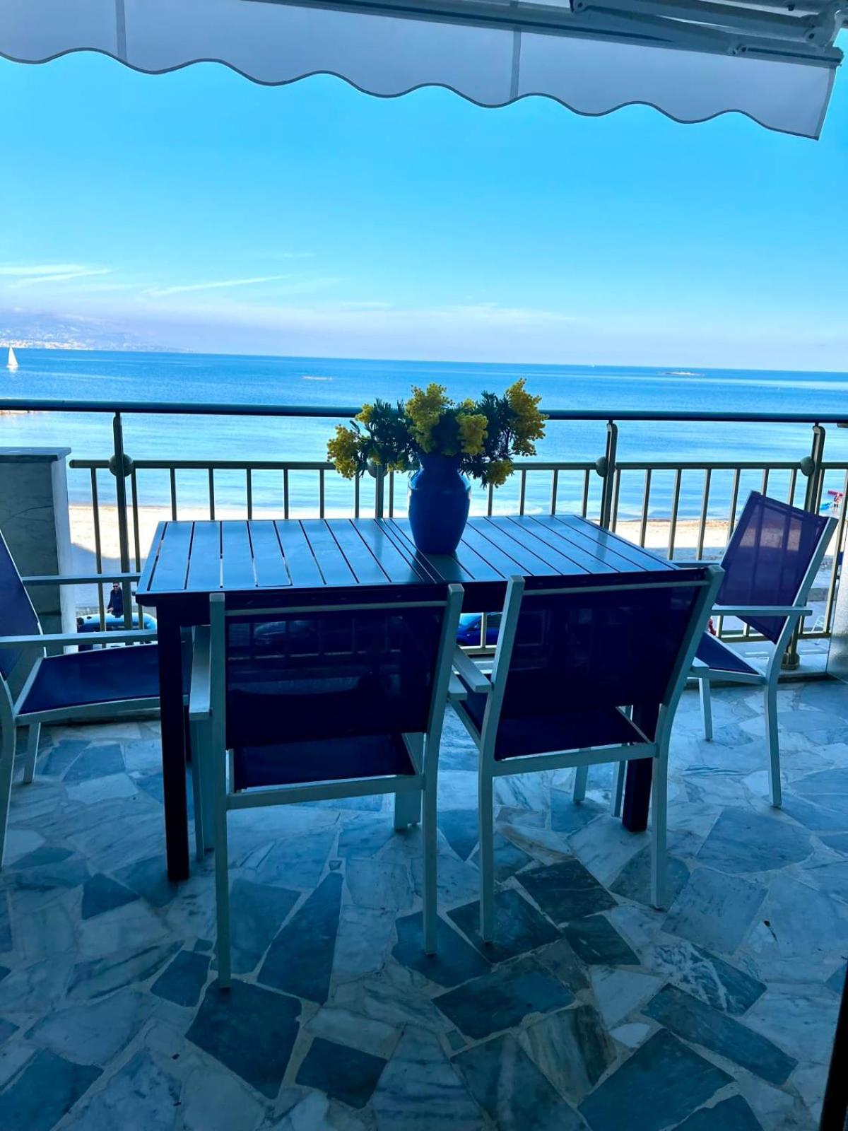 Seafront One Bedroom Apartment With A Terrasse Swimming Pool And A Parking Antibes Exterior foto